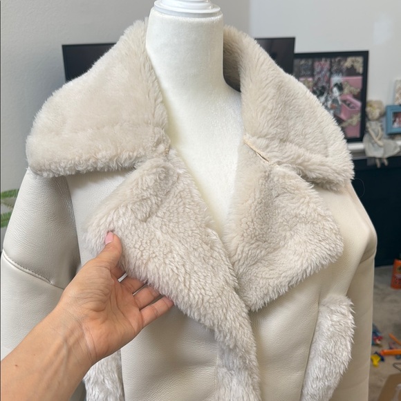 Abercrombie & Fitch Cream Leather Jacket - Picture 2 of 7